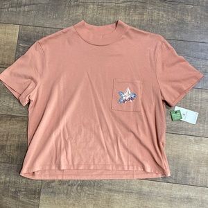 Coral Volcom cropped t-shirt.